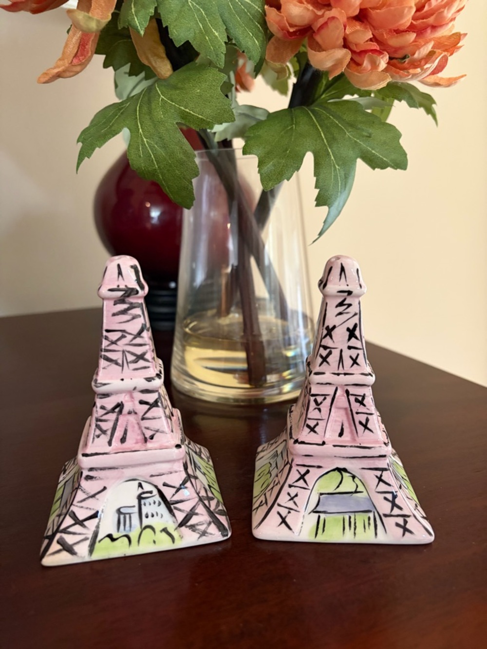 New Eiffel Tower ceramic salt and pepper shaker set